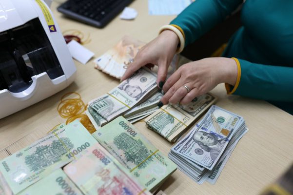 Khách hàng có thể vay ngân hàng này đáo hạn ngân hàng khác không?