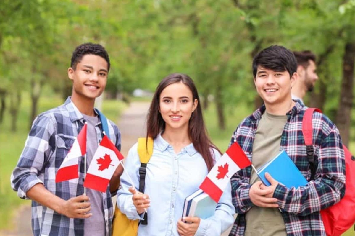 Lợi ích dài hạn khi đầu tư vào học phí đại học Canada cho sinh viên quốc tế
